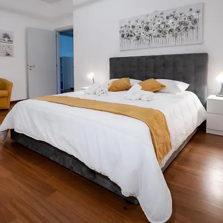 Rosa Bianca - 5 Minuti Dal Centro Con Giardino E Parcheggio Privato 아파트 *