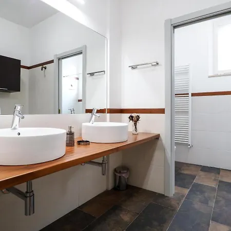 Rosa Bianca - 5 Minuti Dal Centro Con Giardino E Parcheggio Privato Апартаменты *