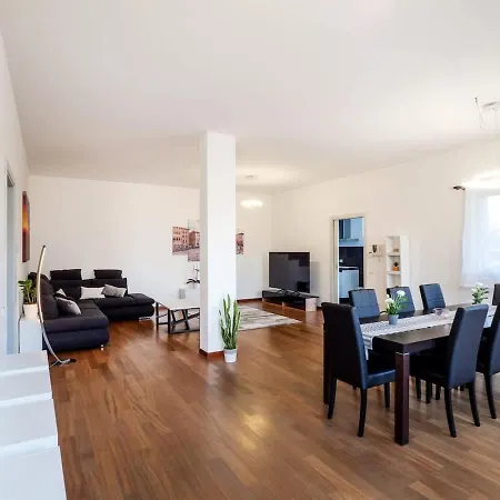 Rosa Bianca - 5 Minuti Dal Centro Con Giardino E Parcheggio Privato Vakantiehuis *