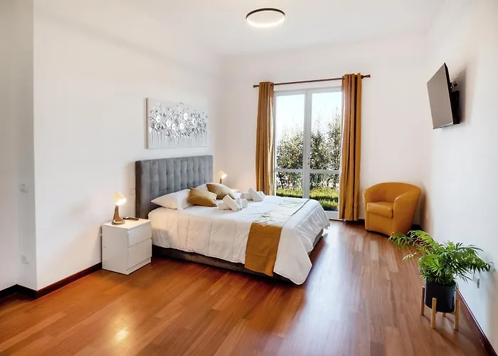 Rosa Bianca - 5 Minuti Dal Centro Con Giardino E Parcheggio Privato شقة