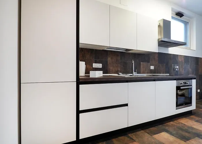 Apartament Rosa Bianca - 5 Minuti Dal Centro Con Giardino E Parcheggio Privato *