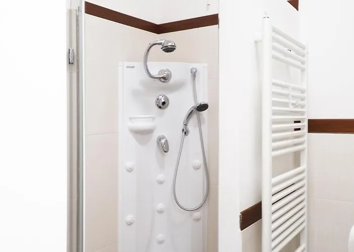 Apartament Rosa Bianca - 5 Minuti Dal Centro Con Giardino E Parcheggio Privato