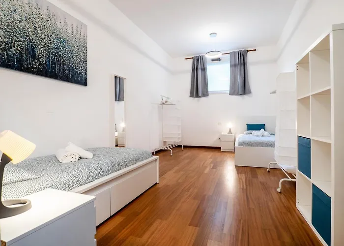 Rosa Bianca - 5 Minuti Dal Centro Con Giardino E Parcheggio Privato شقة بيرودجا