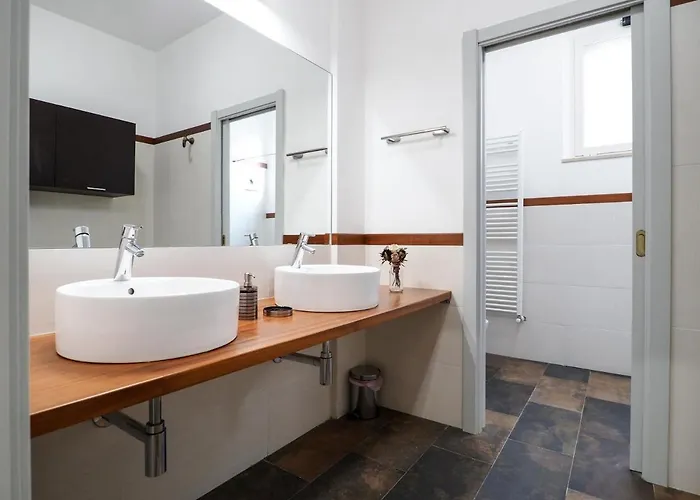 Rosa Bianca - 5 Minuti Dal Centro Con Giardino E Parcheggio Privato Apartament *