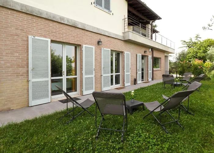 Rosa Bianca - 5 Minuti Dal Centro Con Giardino E Parcheggio Privato شقة